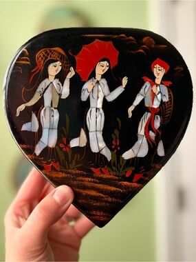 Vintage Oriental Heart Shaped Trinket Jewelry Box Accent